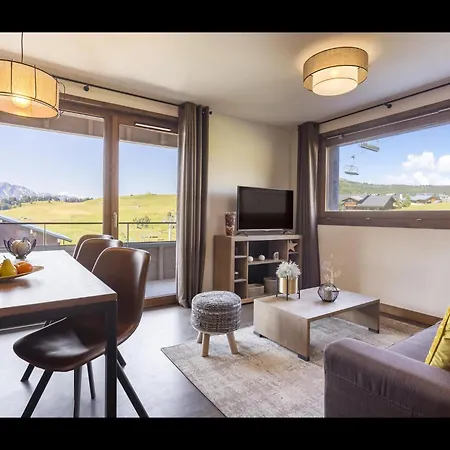 Apartment In Les Saisies With Ski-In Ski-Out Apartment *